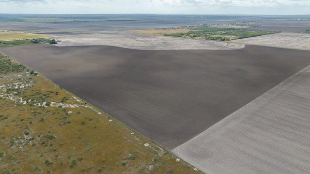7853 County Road 2015, Sinton, TX 78387