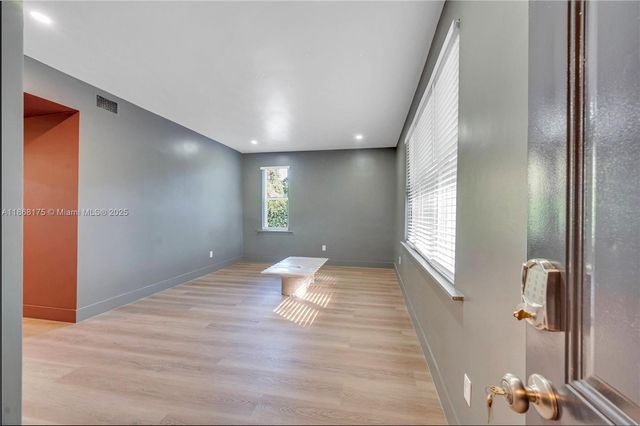 893 NE 81st St, Miami, FL 33138