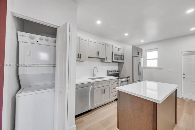 893 NE 81st St, Miami, FL 33138