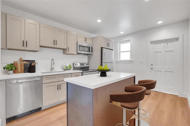 893 NE 81st St, Miami, FL 33138