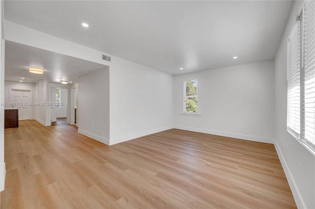 893 NE 81st St, Miami, FL 33138