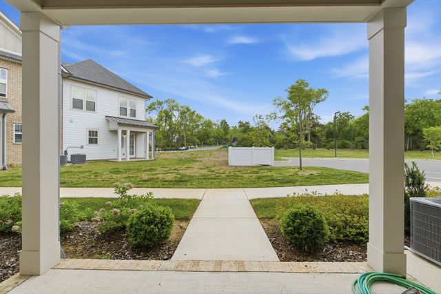 152 Nearwater Place, Hendersonville, TN 37075