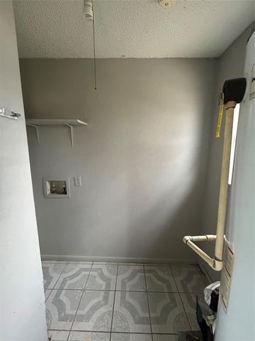 1710 N Avenue H, Freeport, TX 77541