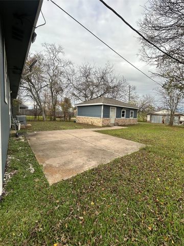 1710 N Avenue H, Freeport, TX 77541