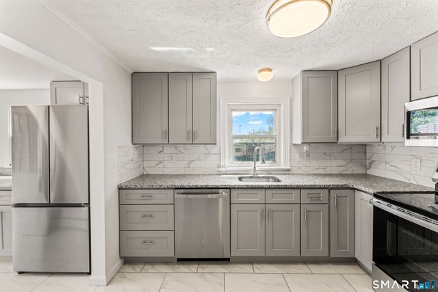 2 Manhassett Trail, Shelton, CT 06484