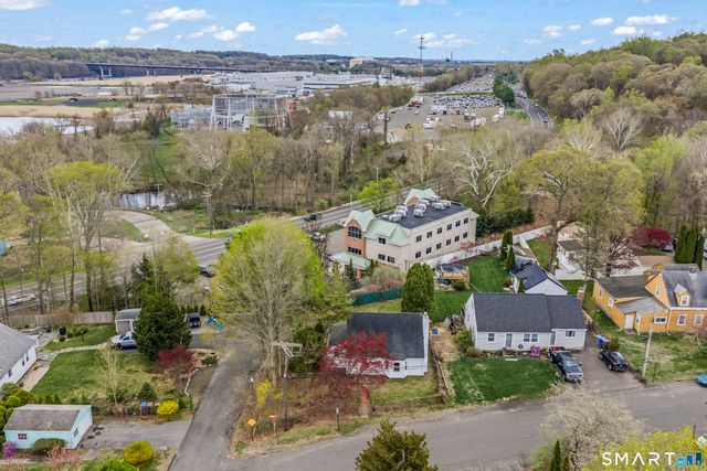 2 Manhassett Trail, Shelton, CT 06484