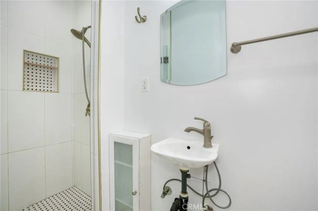 21823 Providencia Street, Woodland Hills, CA 91364