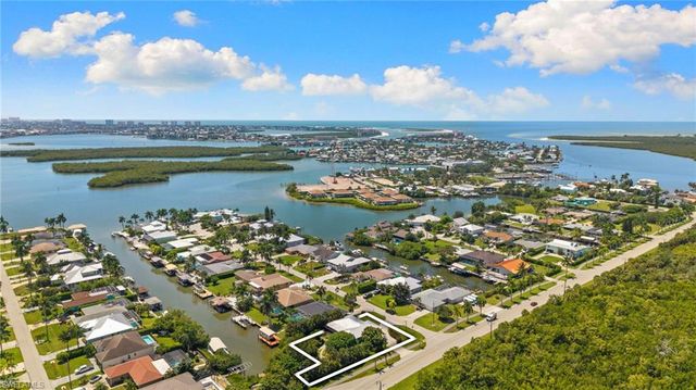 401 Panay AVE, Naples, FL 34113
