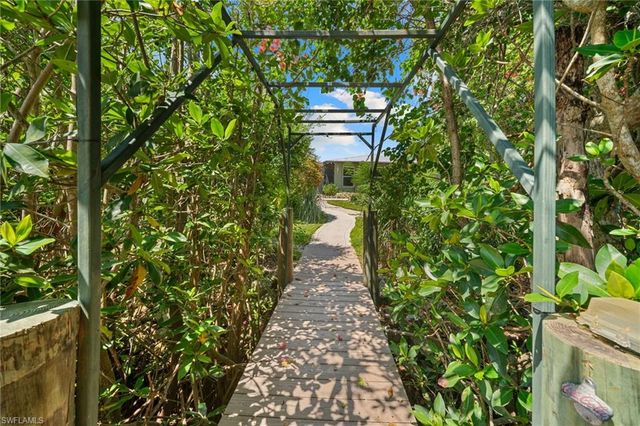 401 Panay AVE, Naples, FL 34113