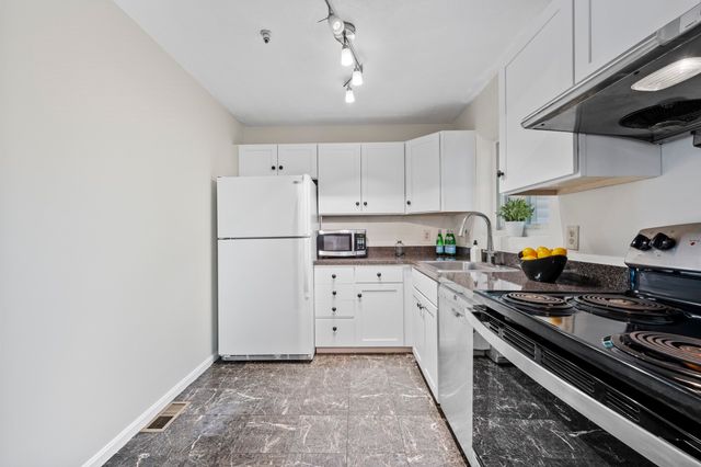 289 Market St B, Boston, MA 02135