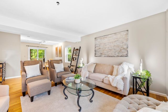 289 Market St B, Boston, MA 02135