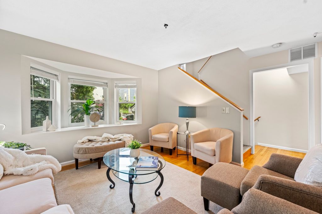 289 Market St B, Boston, MA 02135