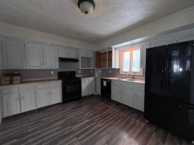 5747 W Pleasant Hills Trail, La Porte, IN 46350