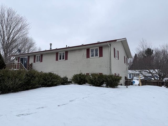 5747 W Pleasant Hills Trail, La Porte, IN 46350