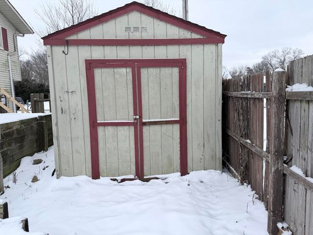 5747 W Pleasant Hills Trail, La Porte, IN 46350