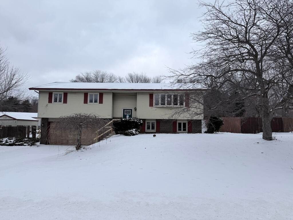 5747 W Pleasant Hills Trail, La Porte, IN 46350