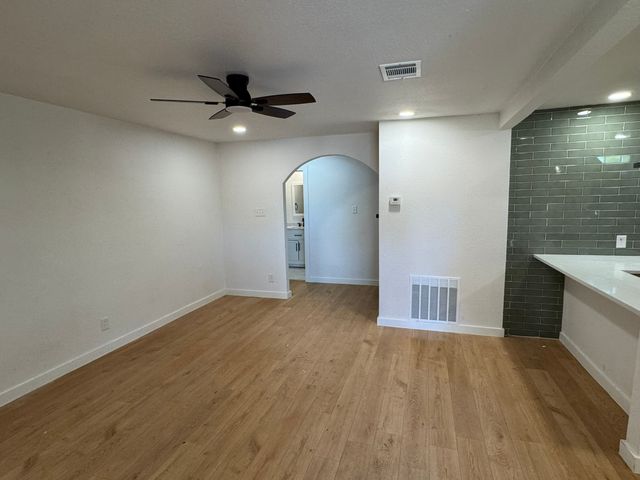 2432 Jonesboro Avenue, Dallas, TX 75228