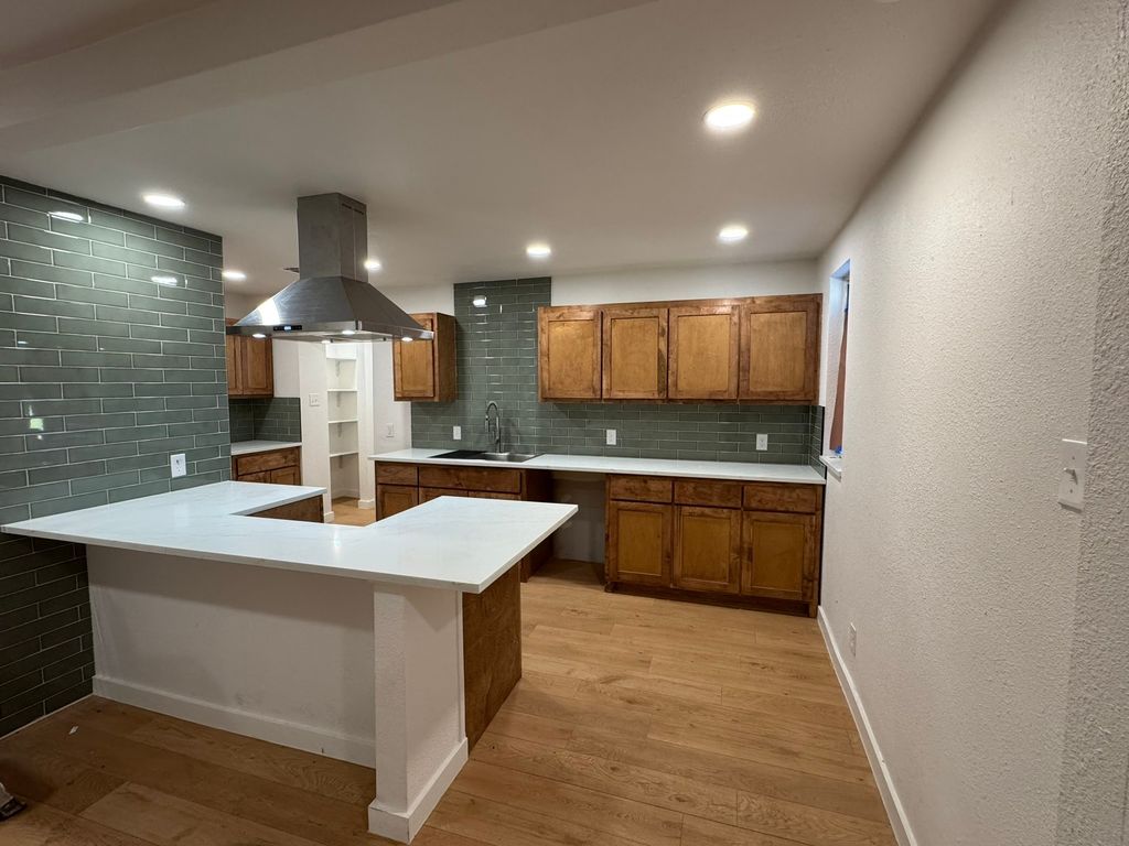 2432 Jonesboro Avenue, Dallas, TX 75228