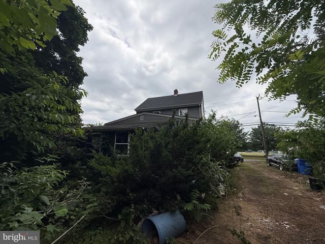 677 MONMOUTH RD, Wrightstown, NJ 08562
