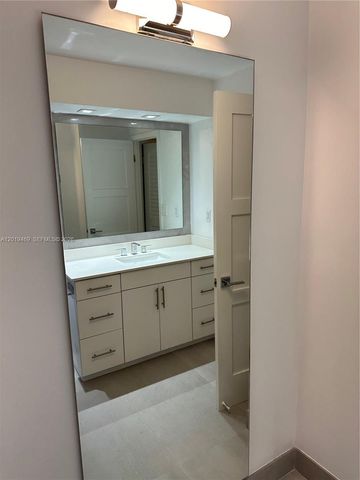 6039 Collins Ave 1221, Miami Beach, FL 33140