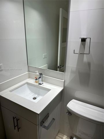 6039 Collins Ave 1221, Miami Beach, FL 33140