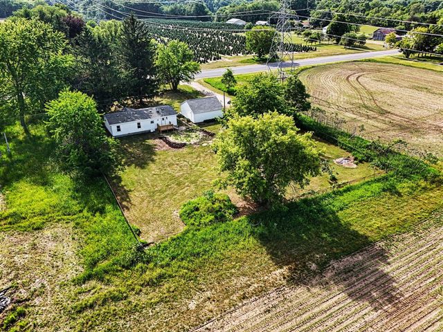 12057 M-40, Gobles, MI 49055