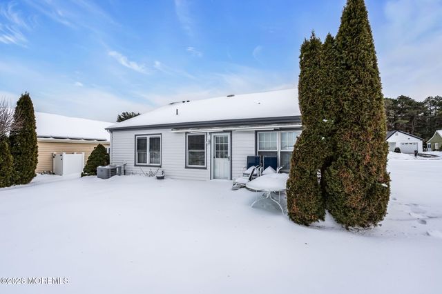 26 Maidstone Way, Manchester, NJ 08759