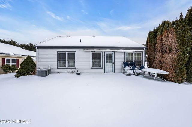 26 Maidstone Way, Manchester, NJ 08759