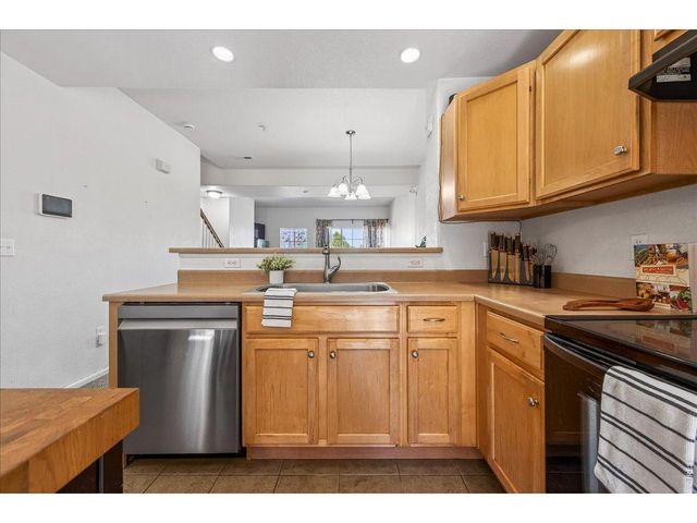 18767 E Yale Cir B, Aurora, CO 80013