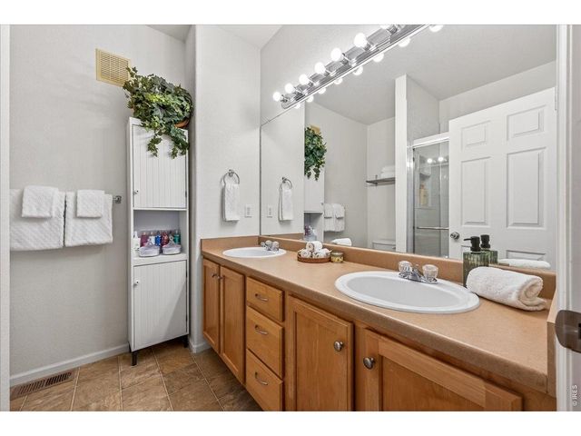 18767 E Yale Cir B, Aurora, CO 80013