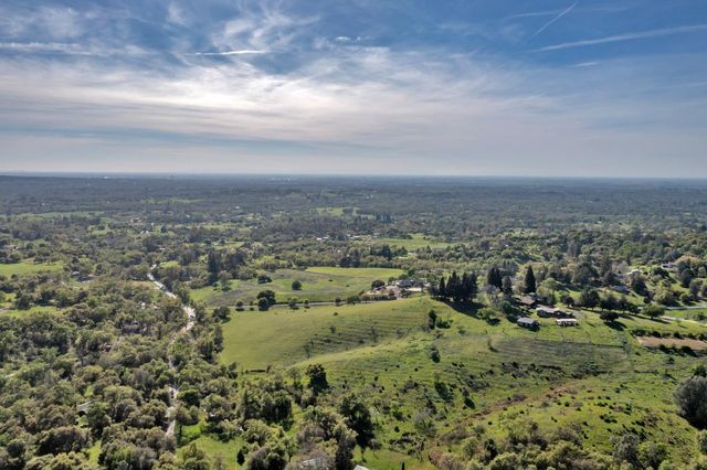 7045 Mount Vernon Rd, Auburn, CA 95603