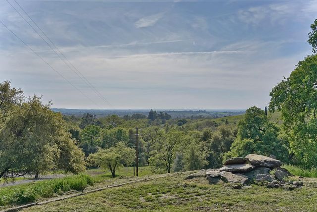 7045 Mount Vernon Rd, Auburn, CA 95603