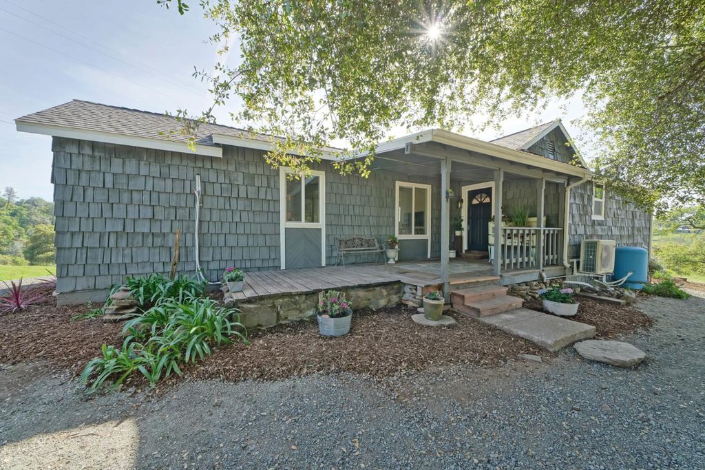 7045 Mount Vernon Rd, Auburn, CA 95603