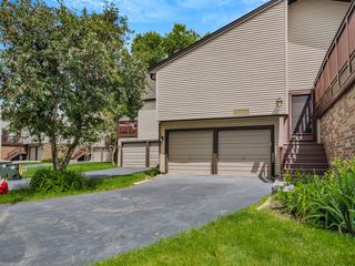 29W337 White Oak Drive, Warrenville, IL 60555
