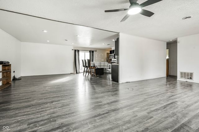 617 Nelson Drive, Mooresville, IN 46158