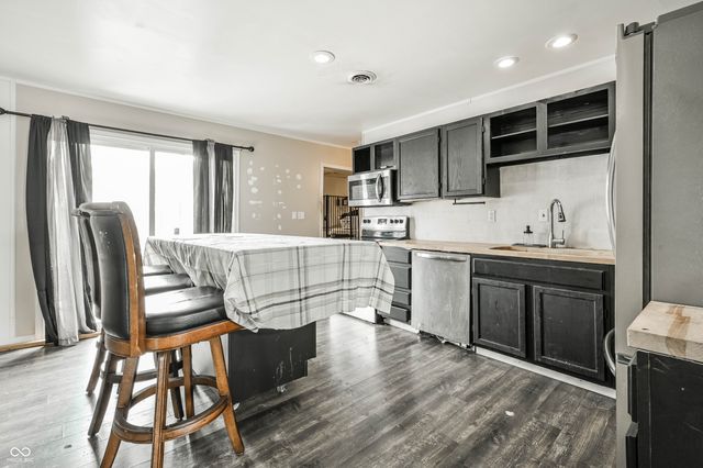 617 Nelson Drive, Mooresville, IN 46158