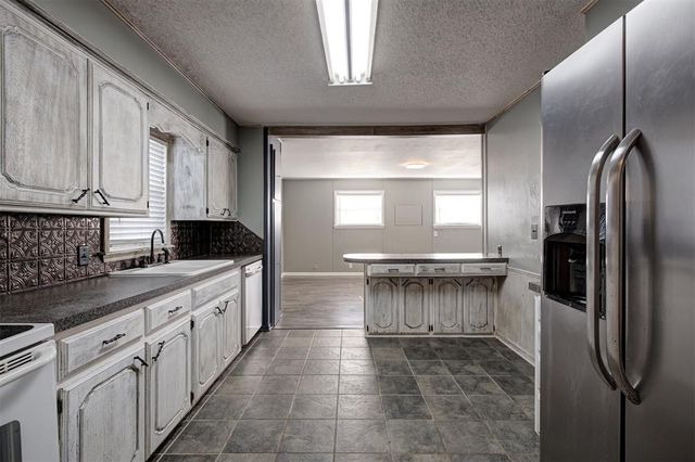 1007 Overland Court, Shawnee, OK 74801