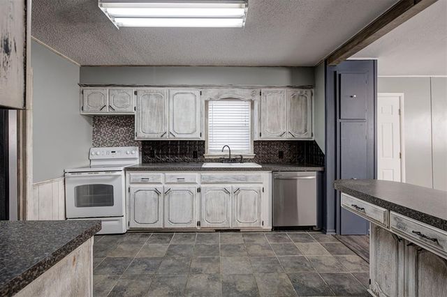1007 Overland Court, Shawnee, OK 74801