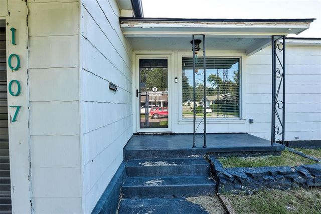 1007 Overland Court, Shawnee, OK 74801