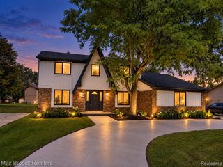 6128 Anne Drive, West Bloomfield, MI 48322