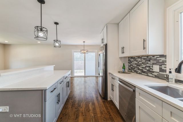 8300 S 79th Court, Justice, IL 60458
