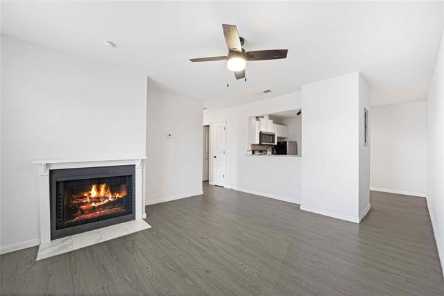 2200 E Trinity Mills Road 510, Carrollton, TX 75006