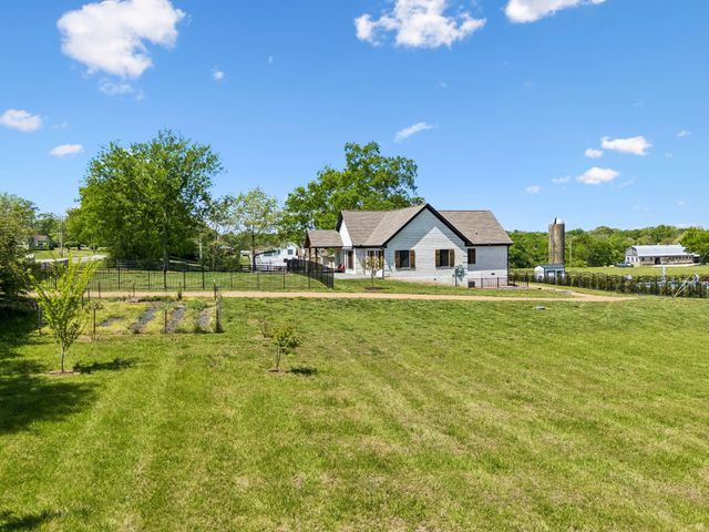 2104 Williamsport Pike, Columbia, TN 38401