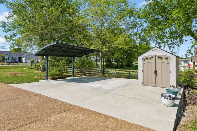 2104 Williamsport Pike, Columbia, TN 38401