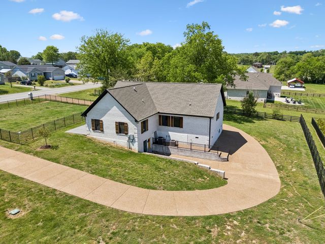 2104 Williamsport Pike, Columbia, TN 38401