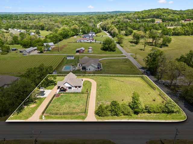 2104 Williamsport Pike, Columbia, TN 38401
