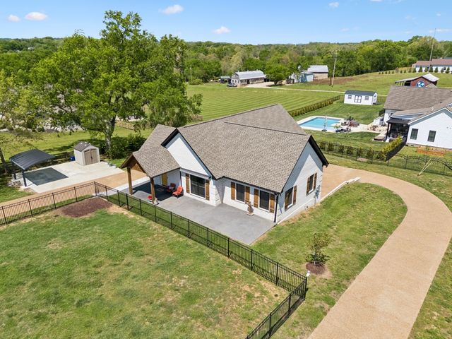 2104 Williamsport Pike, Columbia, TN 38401