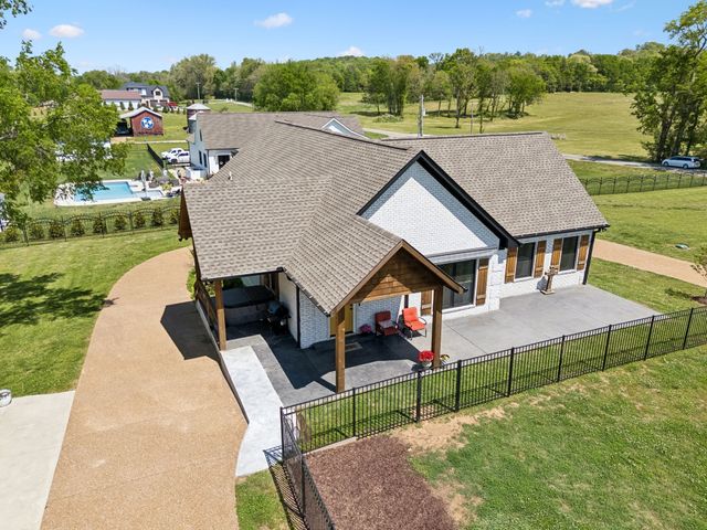 2104 Williamsport Pike, Columbia, TN 38401