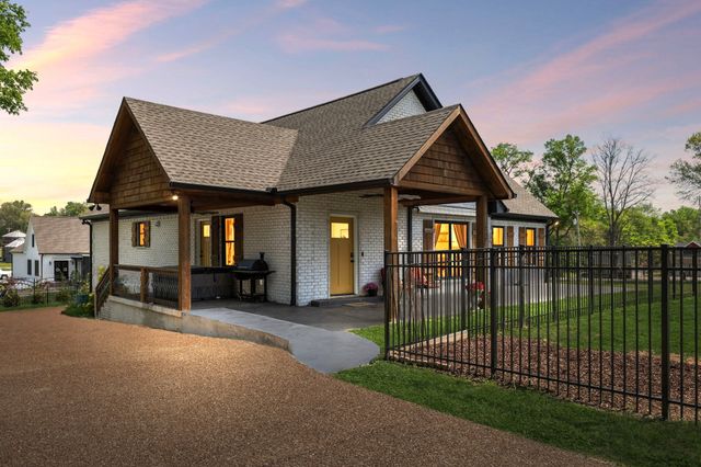 2104 Williamsport Pike, Columbia, TN 38401