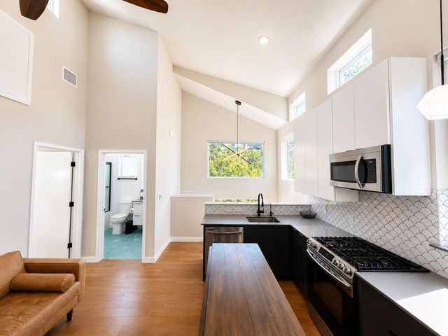 913 Duncan LN 201, Austin, TX 78705